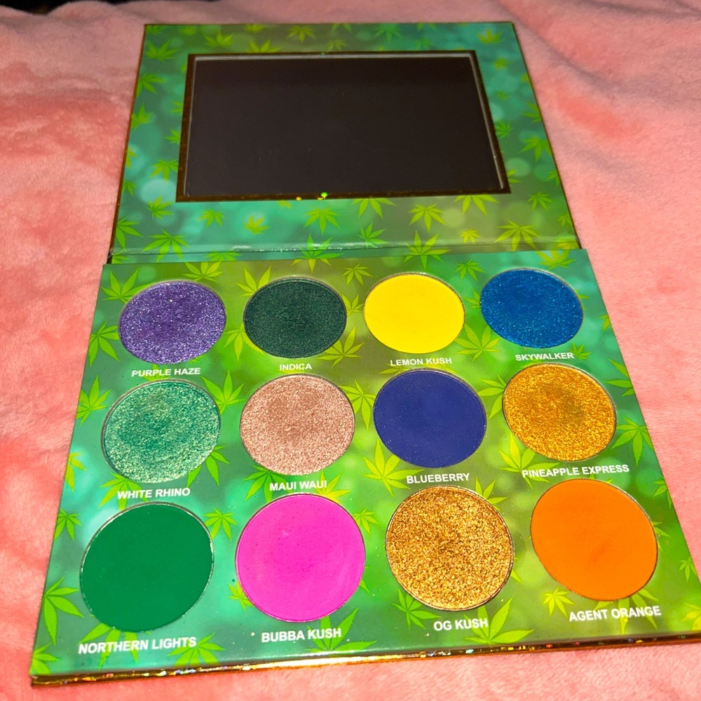 💚🩷🧡USED Kush Queen eyeshadow palette by Peachy Queen💛💜💚
